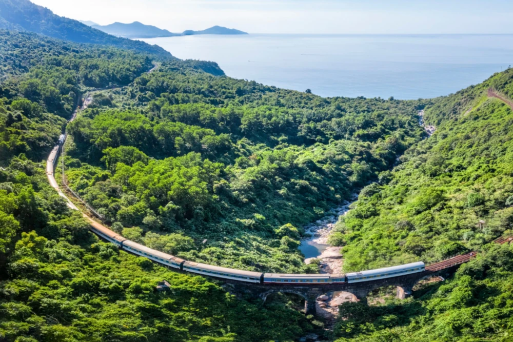 luxury-train-experience-vietnam